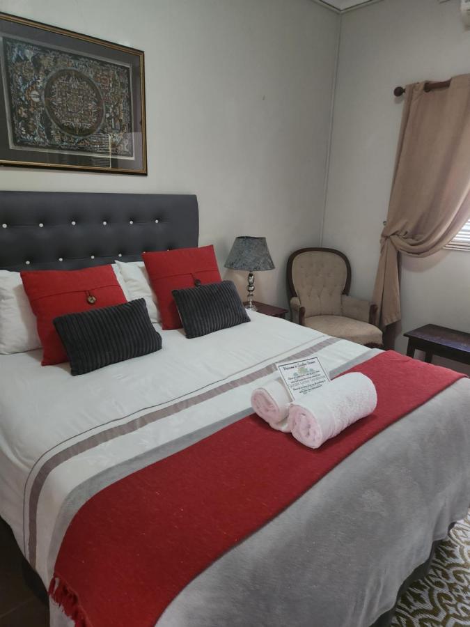 Garden Corner Guesthouse Beaufort West Exterior foto