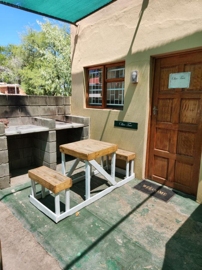 Garden Corner Guesthouse Beaufort West Exterior foto